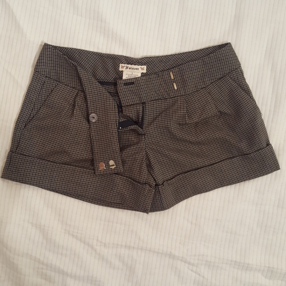 Small Houndstooth Shorts size 3